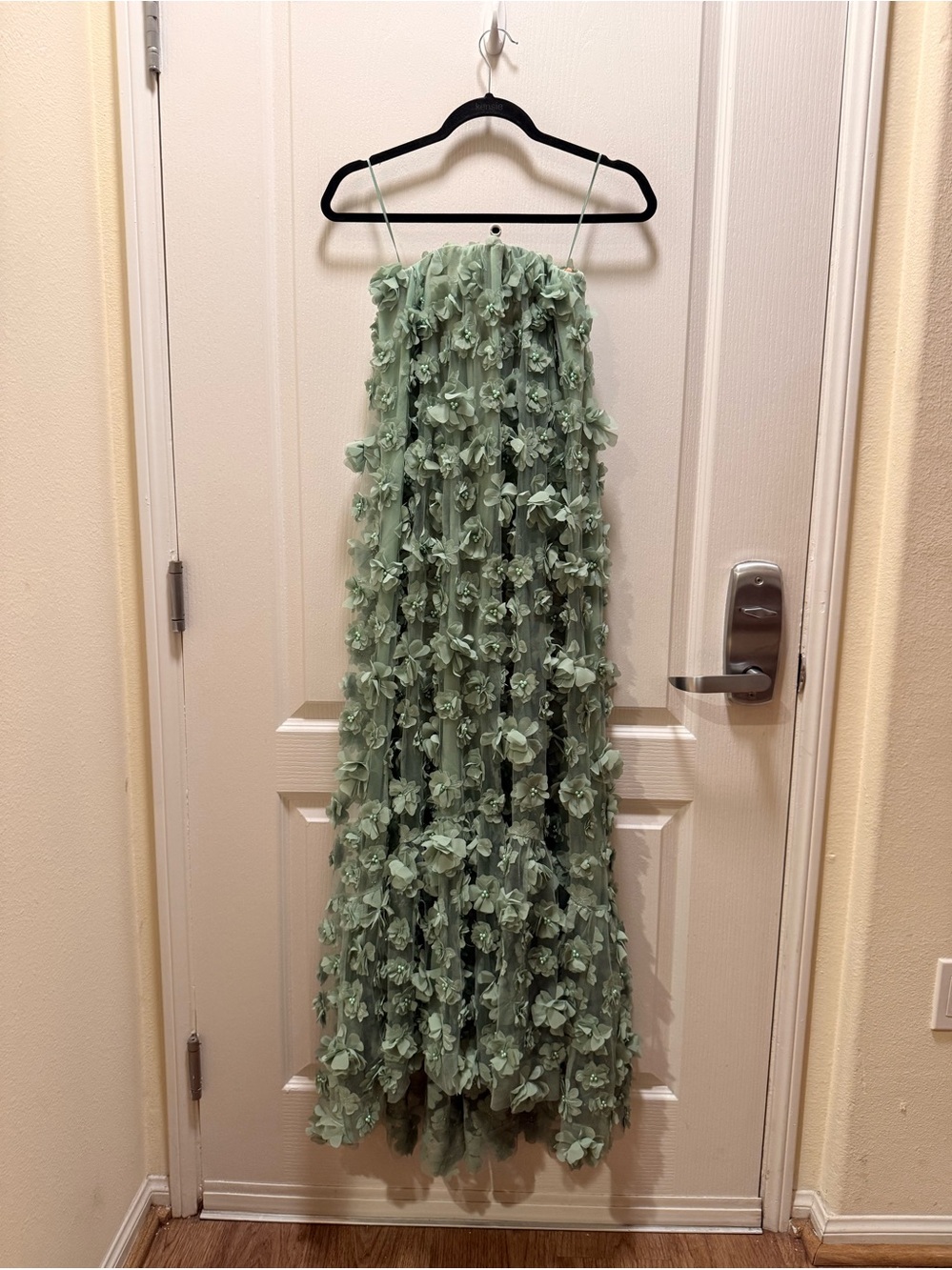 HELSI Athena Floral Appliqué Strapless Gown in Mint Green Size XS – Preloved - Picture 6 of 9